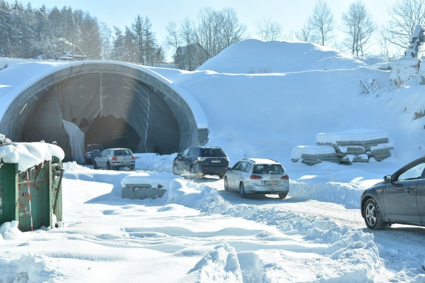 Budowa tunelu zakopianki trwa. Trasą S7 pod górą Lubań...