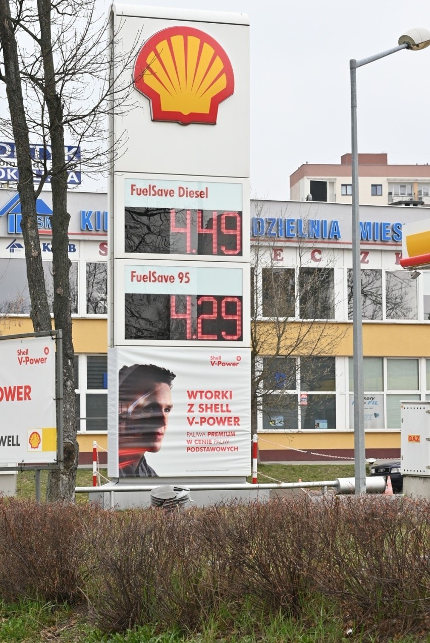 Tyle trzeba zapłacić na stacji Shell przy alei Solidarności.