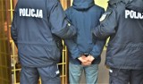 Olkusz. Na Rynku policjanci zatrzymali 20-letniego mężczyznę, który już usłyszał zarzuty za posiadanie narkotyków