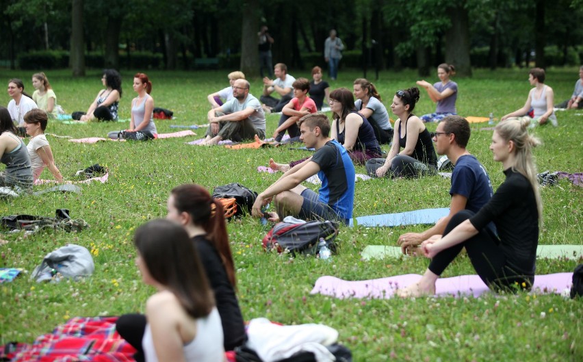 Joga w parku zawitała w niedzielę Na Zdrowie