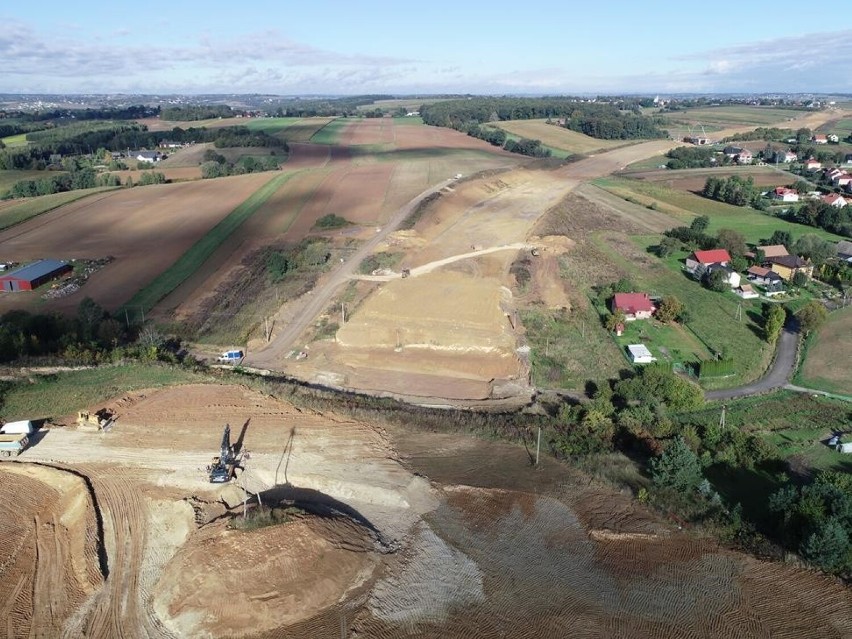 Budowa S7 Widoma - Kraków. Na 18 kilometrach trasy powstają aż 42 obiekty inżynieryjne. Nowe zdjęcia