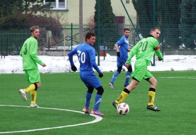 Piłkarze MKS mogą zagrać mecz z okazji jubileuszu 90-lecia piłkarstwa w Trzebini, bo swój ligowy mecz przeciwko Sokołowi Przytkowice rozegrali zgodnie z terminarzem, na sztucznym boisku w Chełmku. Wtedy zima jeszcze mocno trzymała i zespoły regularnie przekładały mecze o punkty.