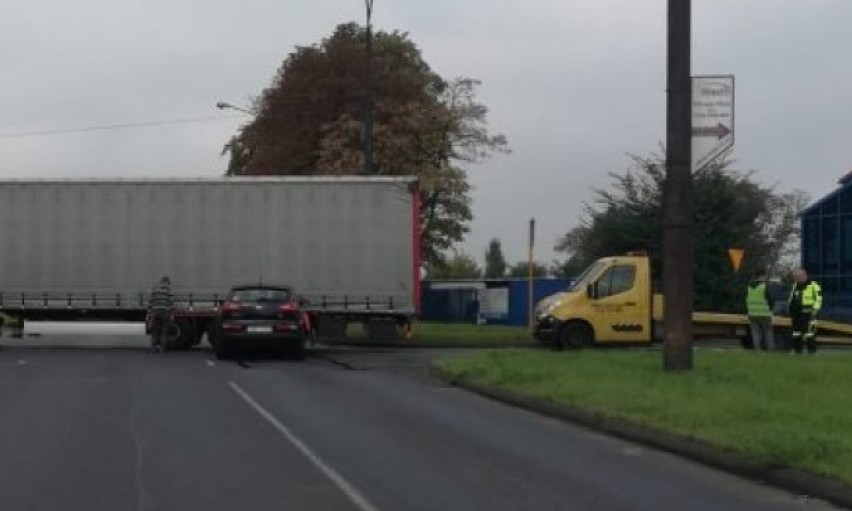 Będzin: Mając 3 promile alkoholu usiadł za kierownicą... i wjechał w TIR-a [ZDJĘCIA]