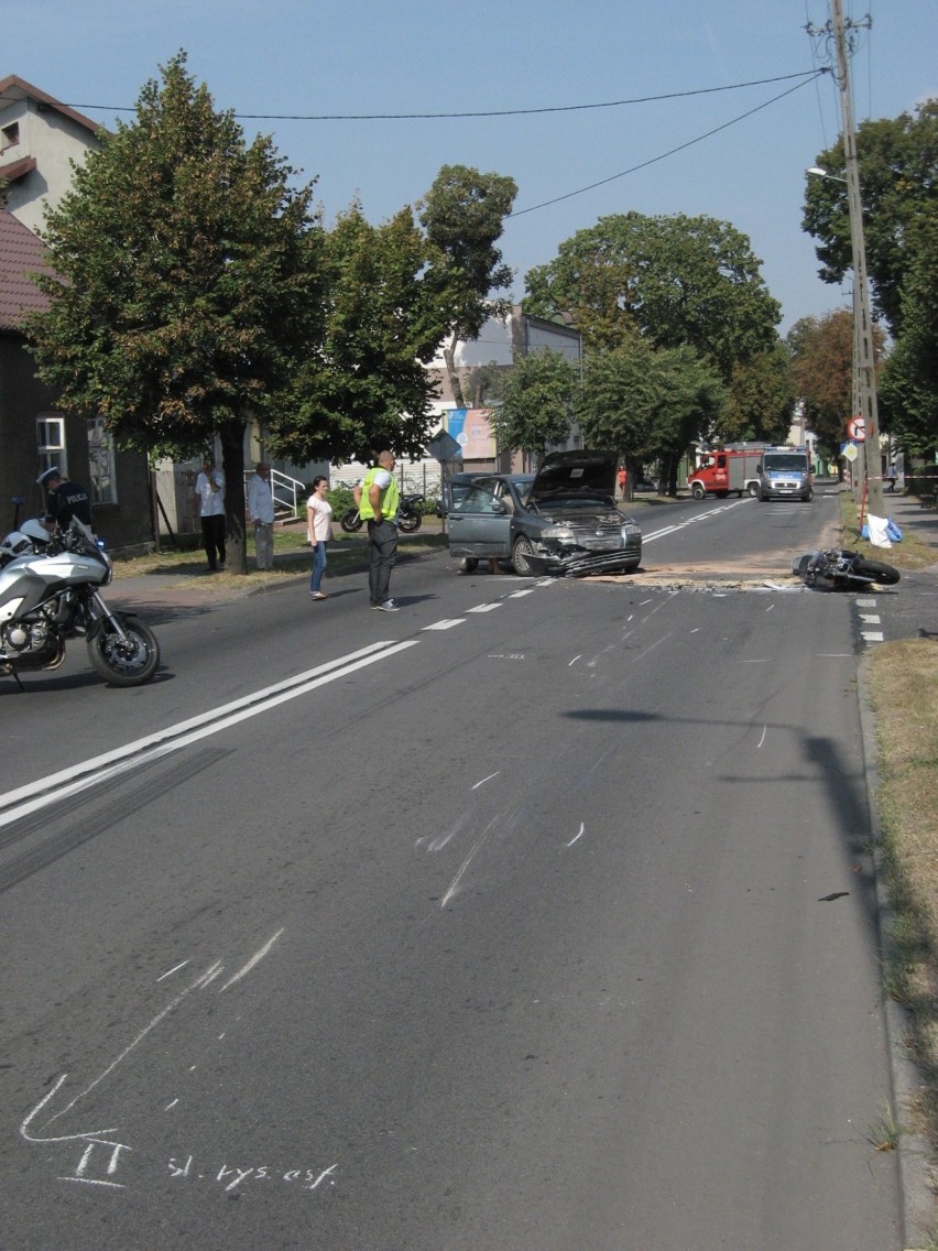 Groźny wypadek w Wieluniu. Motocyklista w szpitalu [ZDJĘCIA]