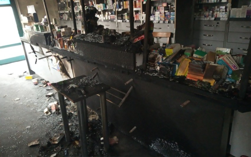 Właściciele chcą odbudować spaloną aptekę w Jedwabnem. Proszą o pomoc 