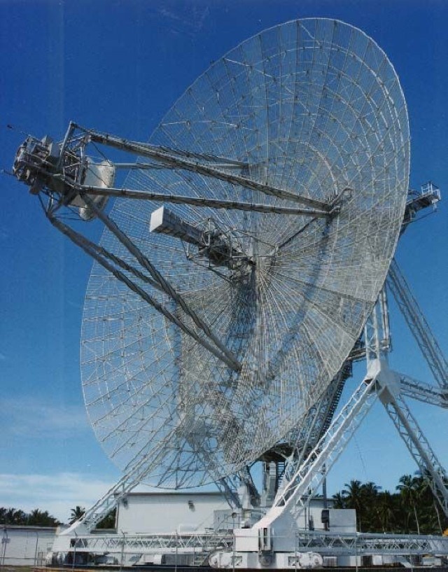 http://commons.wikimedia.org/wiki/File:Radar_antenna.jpg