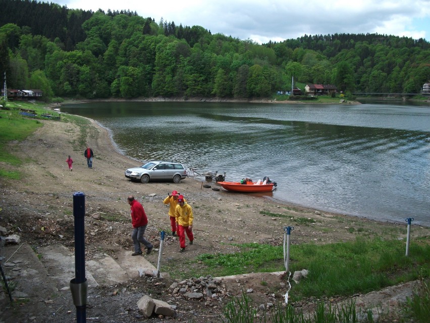 W Zagórzu Śląskim kolejny raz zbierano śmieci w okolicach Jeziora Bystrzyckiego