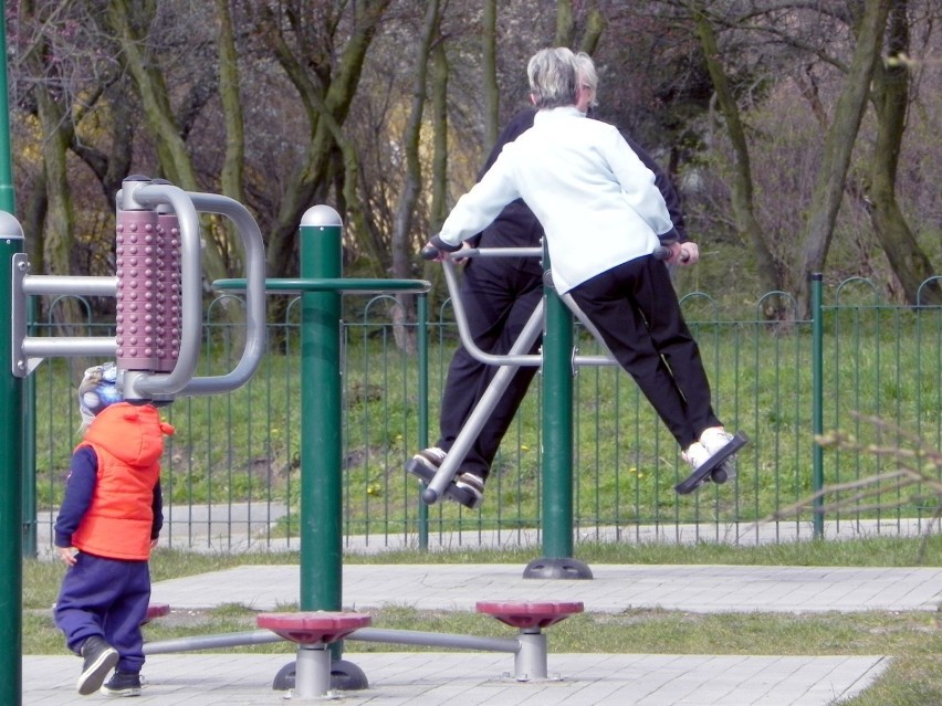 Seniorki też dbają o formę po długiej zimie. Fot. Darek...