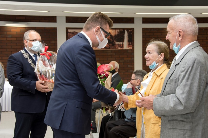 Kolejne pary świętowały małżeński jubileusz w Bytomiu....