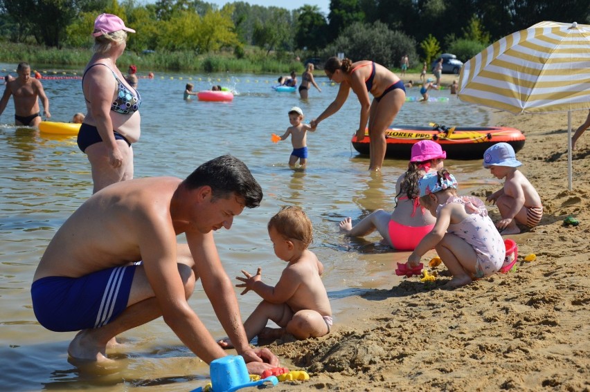 Upalny piątek na kąpielisku "Słoneczko" w Piotrkowie - tak...