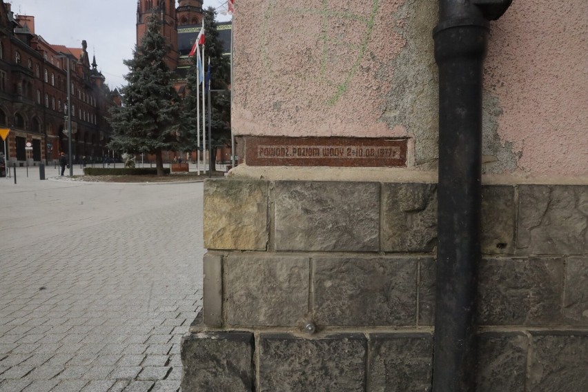 Są pieniądze na rewitalizację zabytkowego budynku Urzędu Miasta w Legnicy, zdjęcia i film