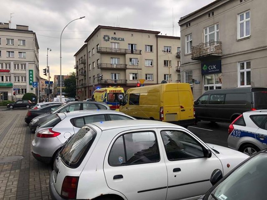 Motocykl zderzył się z furgonetką w centrum Rzeszowa [ZDJĘCIA]