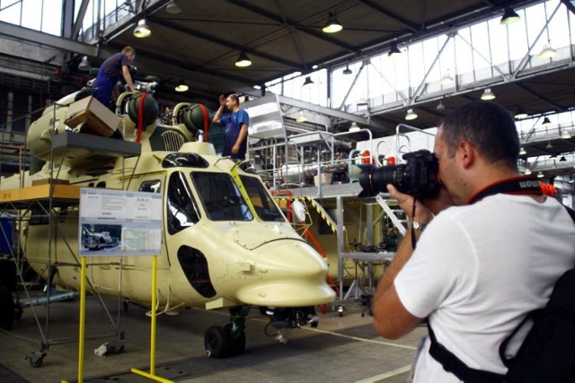 Photoday w PZL-Świdnik. Z aparatem w fabryce śmigłowców (ZDJĘCIA, WIDEO)

Od kompozytu do śmigłowca w locie – tak w skrócie można opisać to, co zobaczyliśmy podczas naszej wyprawy do PZL-Świdnik. Zakłady zwiedziliśmy w ramach naszej cyklicznej akcji Photoday. 

