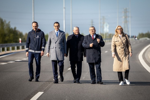 Otwarto kolejny odcinek drogi ekspresowej S7, dzięki czemu poprawi się dojazd z Krakowa do Warszawy.