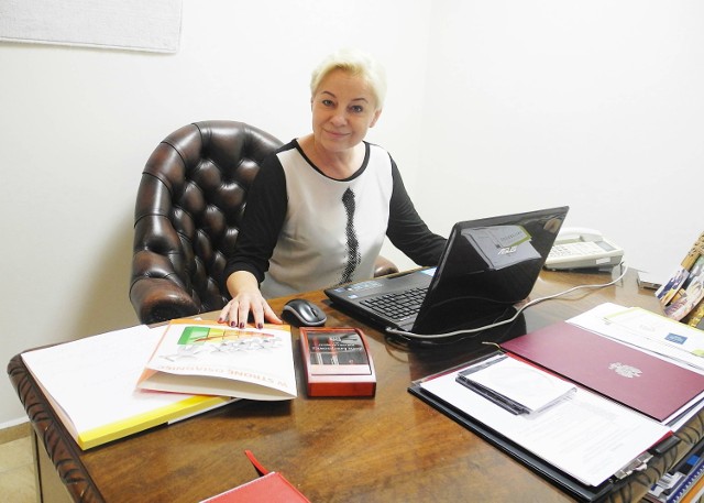 Zofia Ławrynowicz w biurze poselskim w Stargardzie.