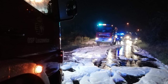 W działaniach przy ul. Działkowej brali udział m.in. strażacy OSP Luszowice