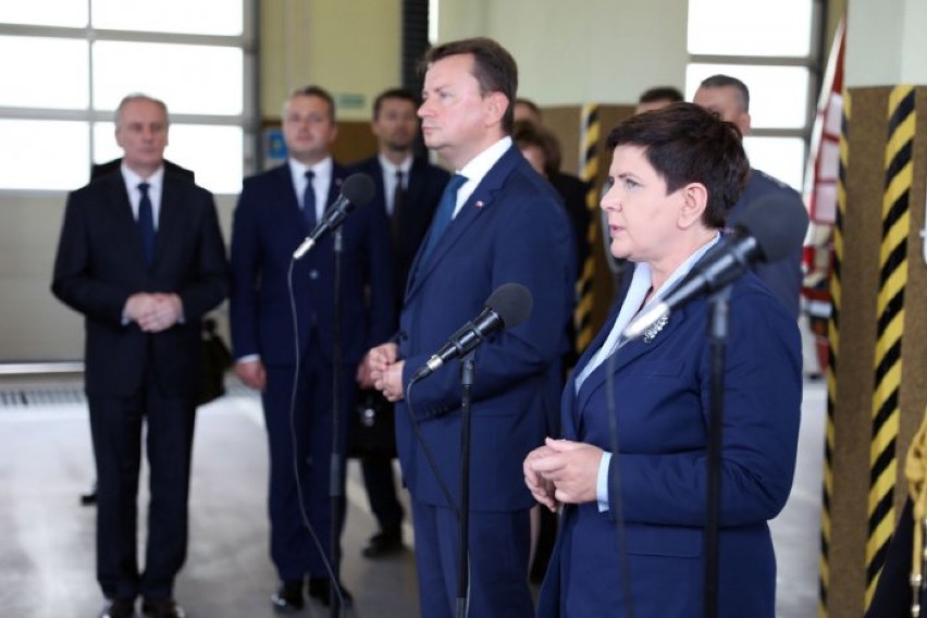 Strażacy z Pomorza uhonorowani przez premier Beatę Szydło i ministra Mariusza Błaszczaka ZDJĘCIA