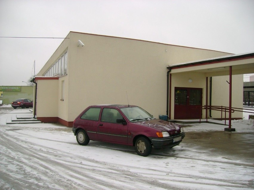 Odnowiono elewację, wymieniono stolarkę okienną i drzwiową,...