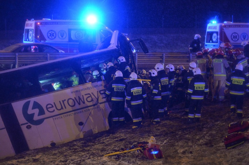 Drugi wypadek ukraińskiego autokaru na A4 przy MOP Kaszyce niedaleko Przemyśla. Jedna osoba zginęła [ZDJĘCIA]