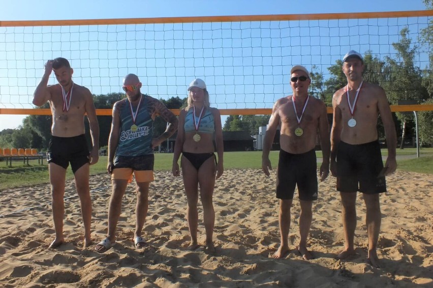 Pierwszy turniej siatkówki plażowej w Łazienkach Miejskich w Pniewach 