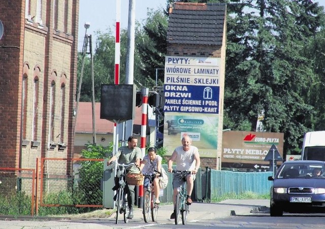 Rowerzyści na ulicy Kolejowej