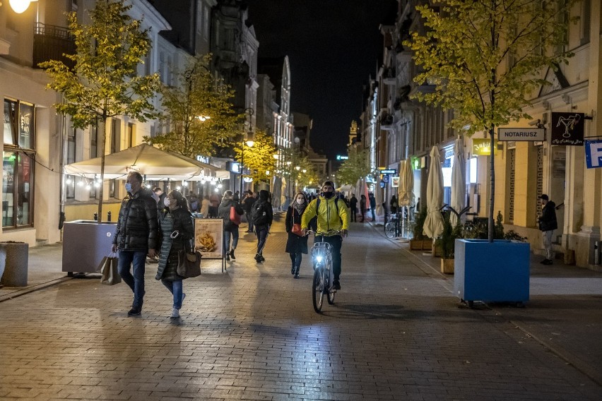 Poznań od soboty znalazł się w czerwonej strefie. Mieszkańcy...