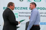 Gratulacje dla Jarosława Adamczaka z Rudnik podczas Agro Show