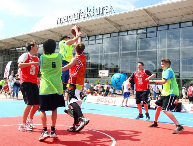 Basketmania 2014. Turniej koszykówki ulicznej w Łodzi.