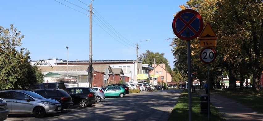 Wzdłuż ulicy Parkowej mają powstać zatoczki parkingowe, a...