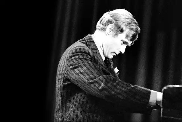 Twórczość Komedy jest nieoceniona – to zdanie większości polskich słuchaczy i krytyków jazzowych. Nic więc dziwnego, że powstaje coraz więcej projektów prezentujących imponujący dorobek tego poznańskiego pianisty, od którego śmierci właśnie mija pięćdziesiąt lat.