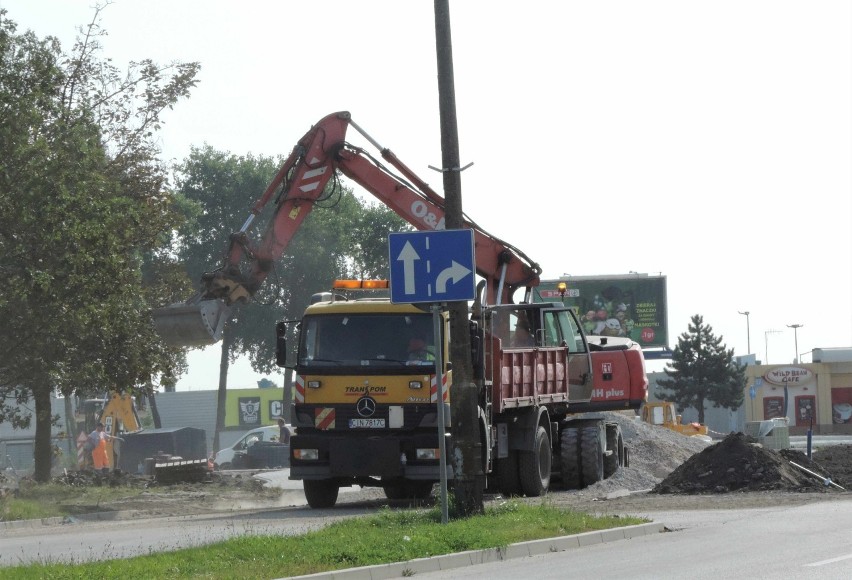 Trwa budowa ronda turbinowego w Inowrocławiu oraz...