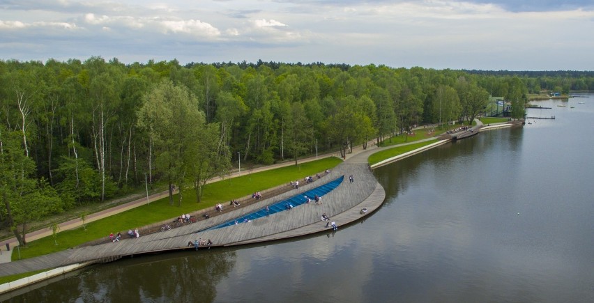 Budowa przystani kajakowej nad Jeziorem Paprocańskim