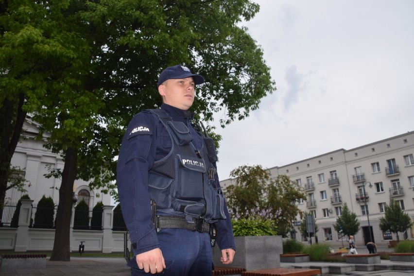 Policjanci zostaną wyposażeni w kamery na mundurach