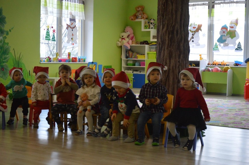 Święty Mikołaj odwiedził „Skrzaty” z Chmielna i Sierakowic - ZDJĘCIA
