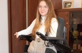 Nowy wózek inwalidzki  trafił do niepełnosprawnej nastolatki spod Wągrowca 