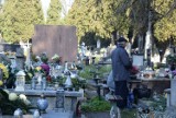 Cmentarze we Wszystkich Świętych 2021 będą otwarte. A co z innymi obostrzeniami? Minister Andrzej Niedzielski złożył deklarację