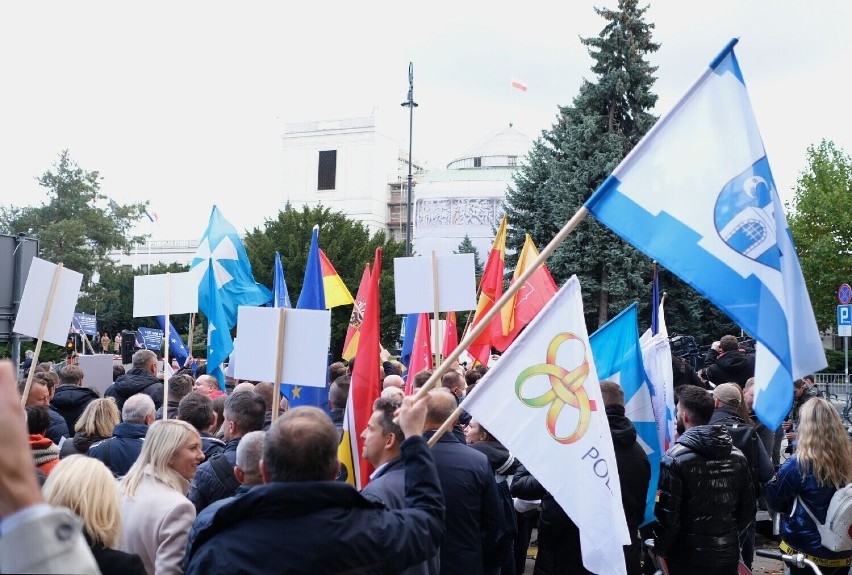 Starosta malborski protestował w Warszawie ramię w ramię z samorządowcami z całej Polski. ''Stajemy w obronie mieszkańców'' 