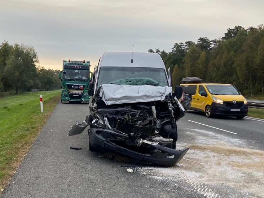 Wypadek na autostradzie A4 na wysokości Niemodlina. Bus...