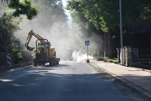 Na ulicy Chałubińskiego aż się kurzy od roboty. Szkoda, że prace mają bardzo duży poślizg