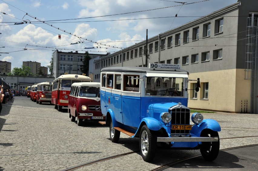 Przez Kraków przejechały zabytkowe autobusy