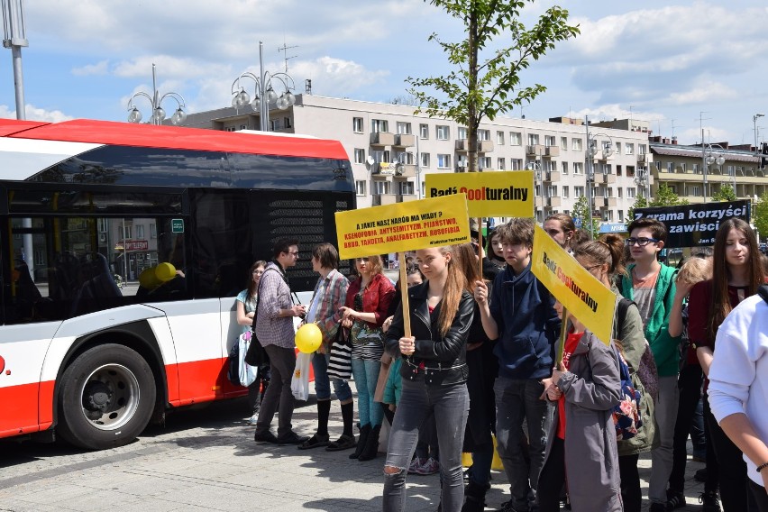 Kultura nie boli Happening na placu Biegańskiego ZDJĘCIA