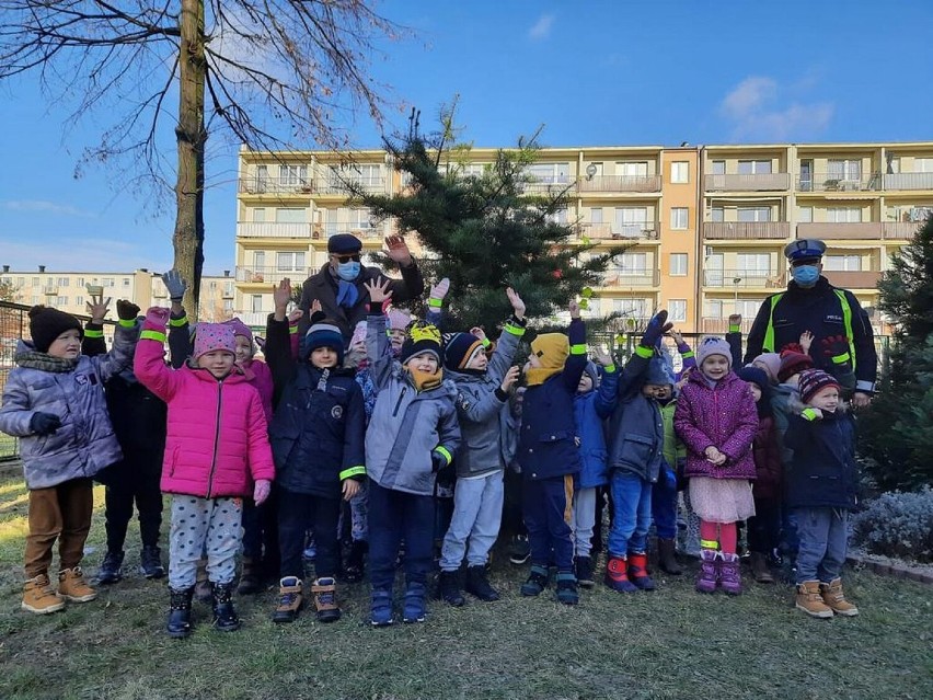 Odblaskowe choinki dla sieradzkich przedszkolaków od...