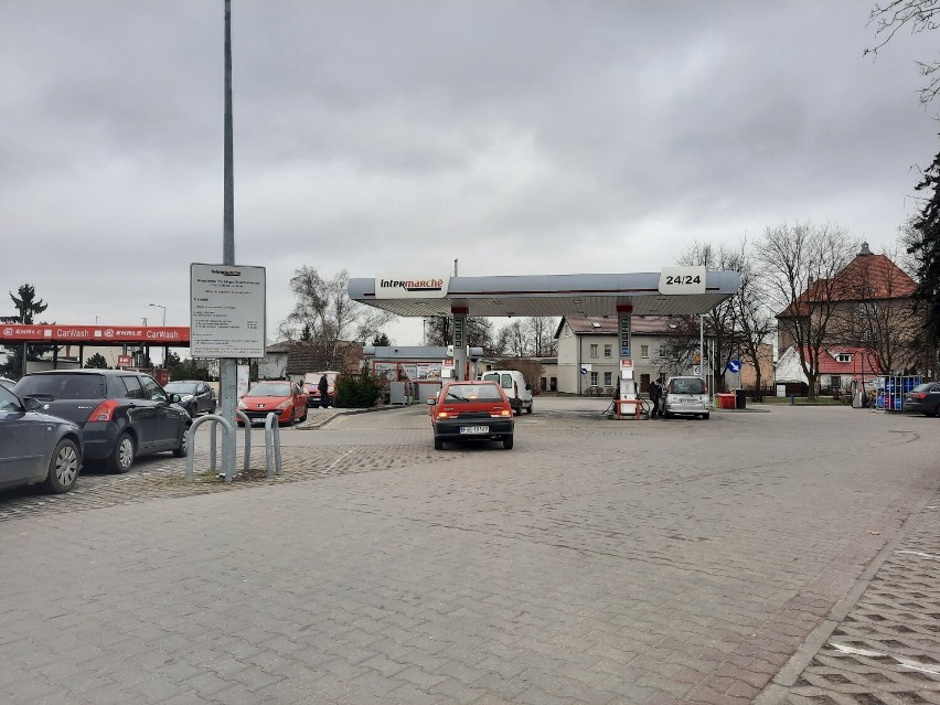 Stacja Intermarche (ul. Szkolna 15, Śrem)...