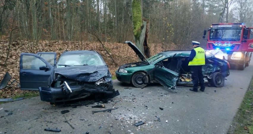 W Mikołajkach doszło do zderzenia dwóch aut. Kierujący trafili do szpitala! ZDJĘCIA