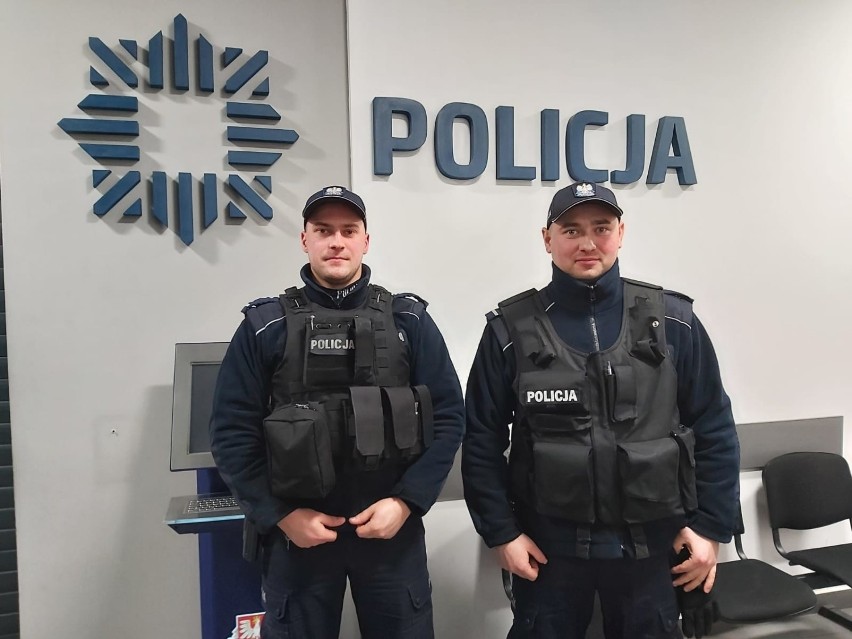 Maciej Wielgus (z lewej) i Dominik Mądro w policji pracują...