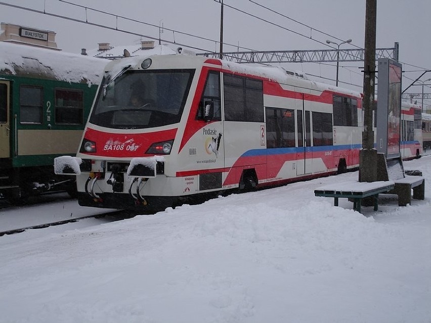 Autobus szynowy z Białegostoku do Czeremchy w zimowej...