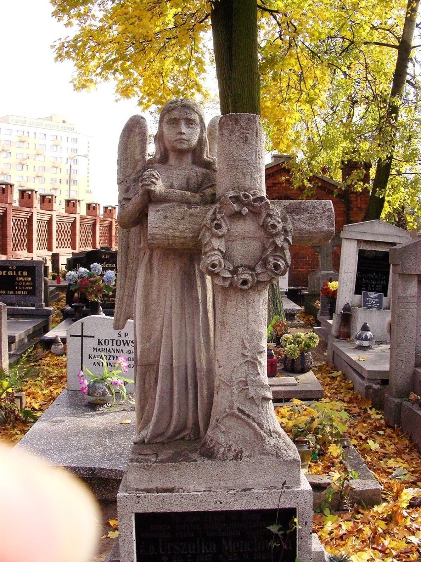 Figura anioła na grobie Urszulki Menclówny - zdjęcie...