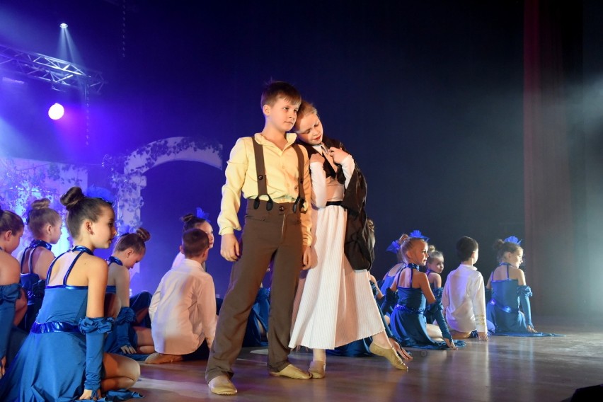 Na scenie wystąpiło ponad 250 tancerzy ze Skwierzyny,...
