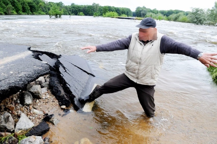 W maju 2010 roku było ciężko. Powódź niszczyła nasze domy,...