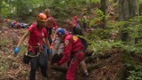 Turyści uwięzieni w Jaskini Studnisko pod Olsztynem. Trwa akcja straży pożarnej i Jurajskiego GOPR